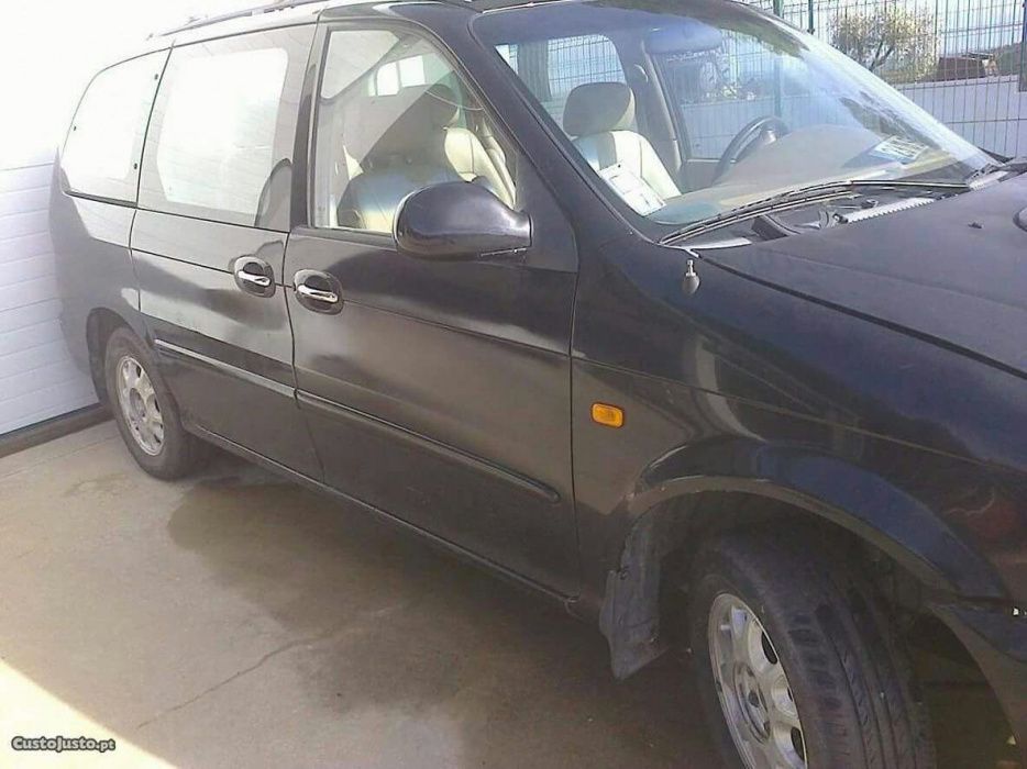 Caixa de velocidades E outras peças de duas KIA CARNAVAL completas