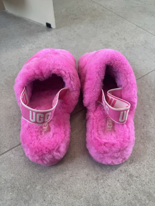 Рожеві хутряні тапочки сандалі ugg fluff yeah хутряні тапки сандалі ugg fluff yeah
