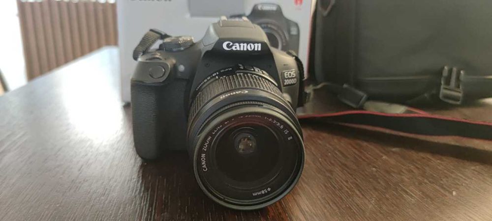 Canon EOS 2000D + obiektyw 18-50 zadbany zestaw