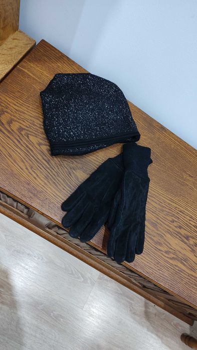 Czapka damska czarna ze srebrną nitką plus rękawiczki czarne