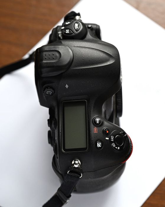 Продаю Nikon D4.