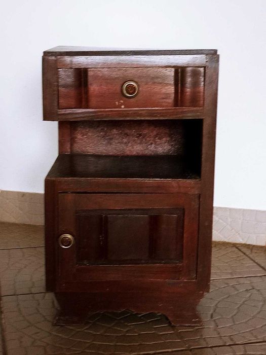 Mesa de Cabeceira antiga