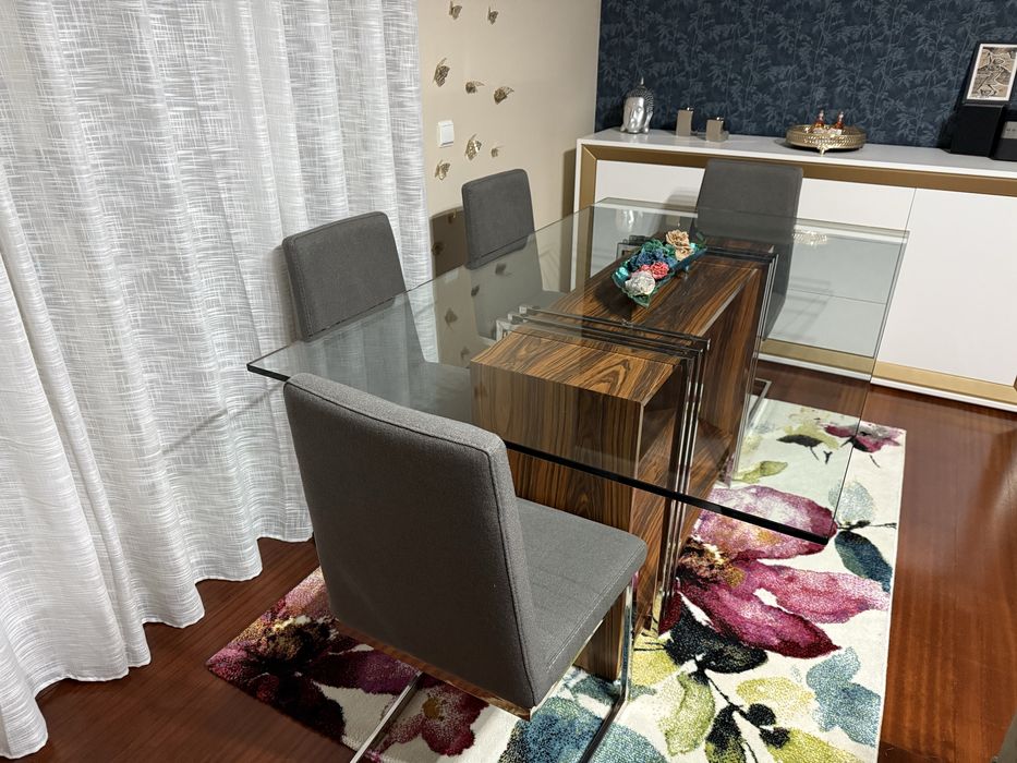 Mesa de jantar com pés em INOX