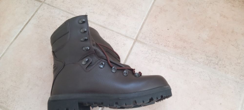 Sprzedam .Buty wojskowe NOWE