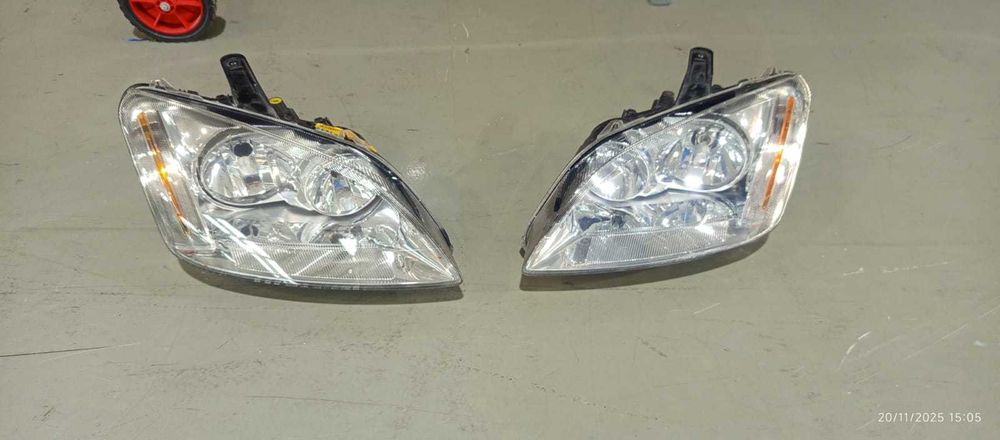 Farol direito e esquerdo Ford Focus C-MAX Fase I (DM2)