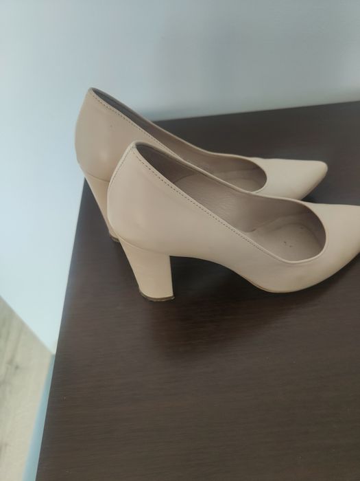 Buty Ryłko beżowe 38,5