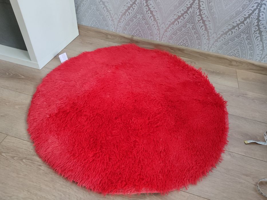 Nowy czerwony dywan puszysty okrągły 80 cm
