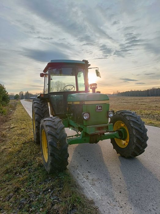 John Deere 2250A