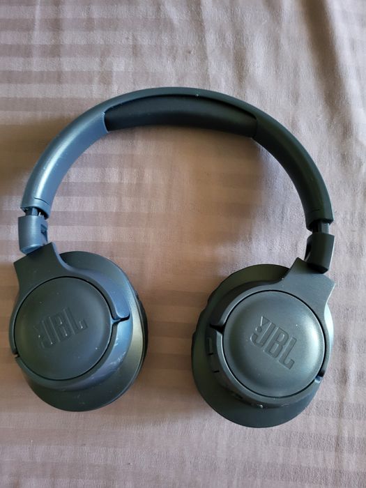 Безпровідні навушники JBL