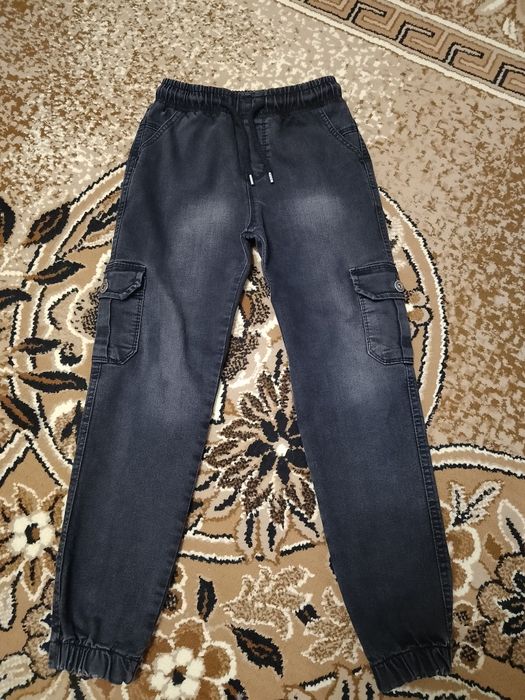 Продам детские джинсы