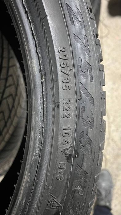 Пара зимової гуми 275/35/22