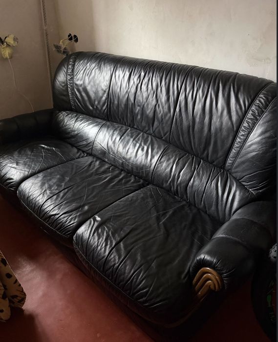 Шкіряний диван та 2 крісла