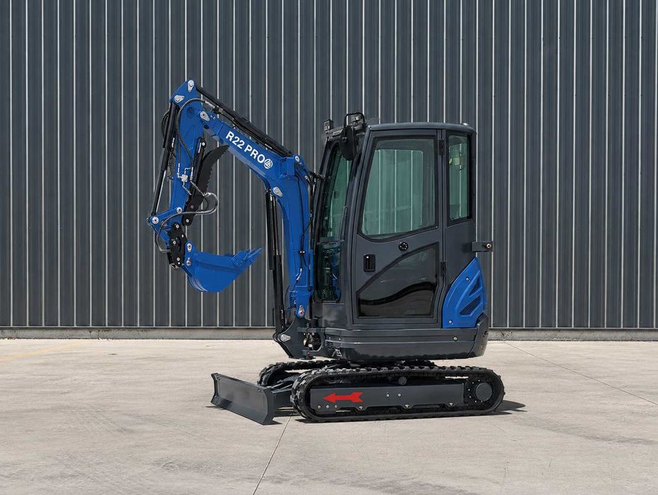 Mini Giratória 2500kg R22 PRO - Cabine com Ar Condicionado - Motor Kubota