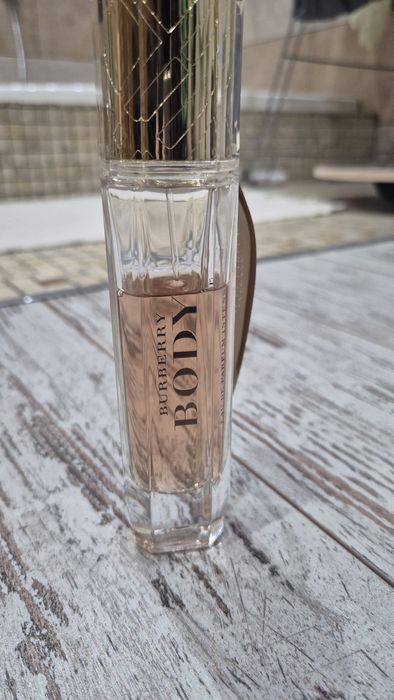 Perfum Burberry body intense