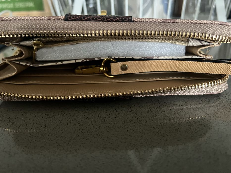 Carteira registada Guess