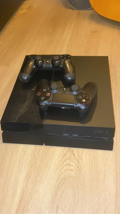 PS4 1 TB + Two Controllers64737986163329120