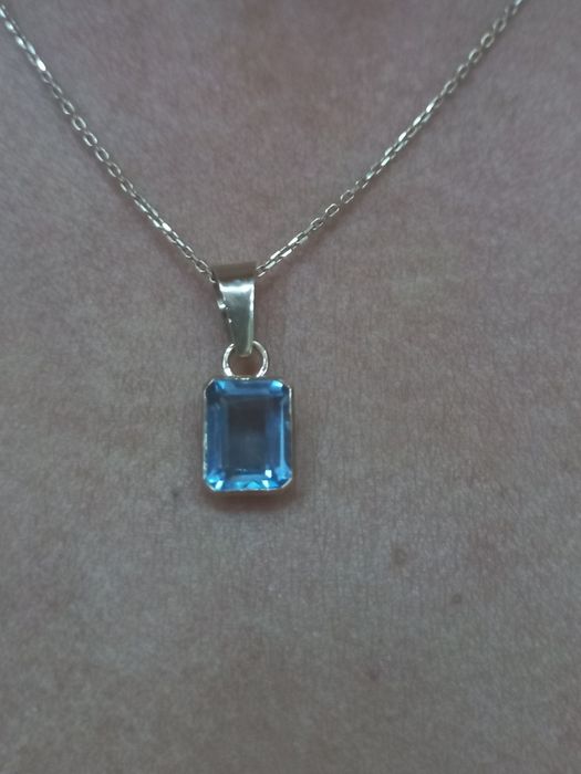 Piękna zawieszka z naturalnym topazem London Blue Sky 9x7mm 585/1,57g