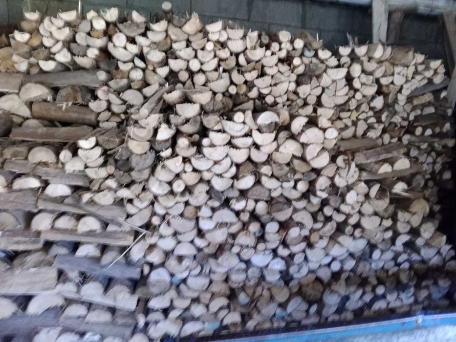 Vende-se lenha de mistura seca