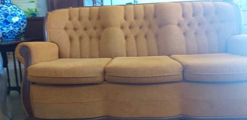 Sofá completamente novo.