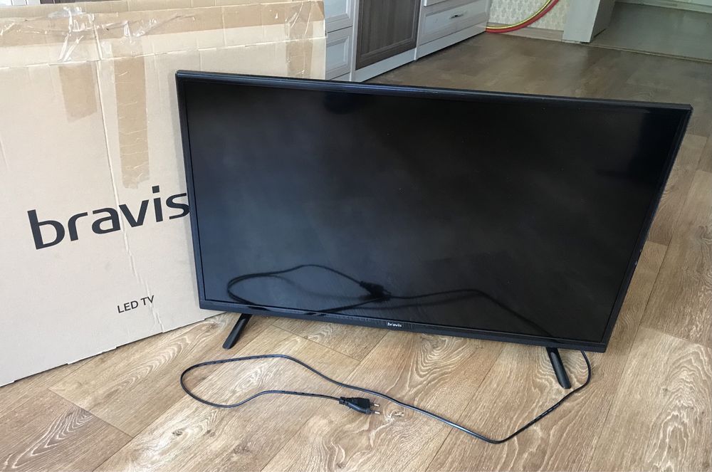 Телевізор Bravis LED-32G5000+T2 black
