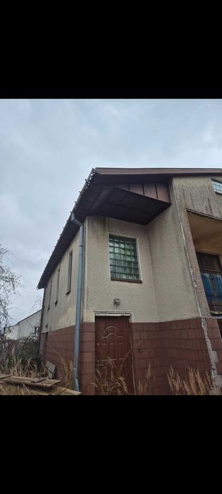 Dom  wraz z hala 15 km od Kielc.