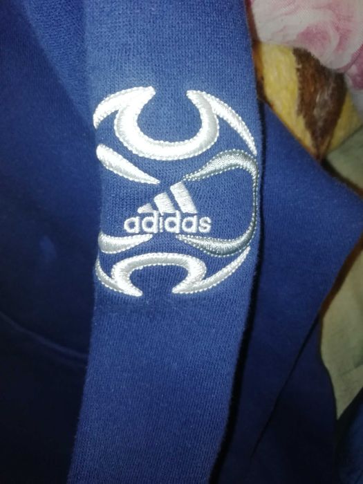 Camisola Adidas azul Escuro com bordado