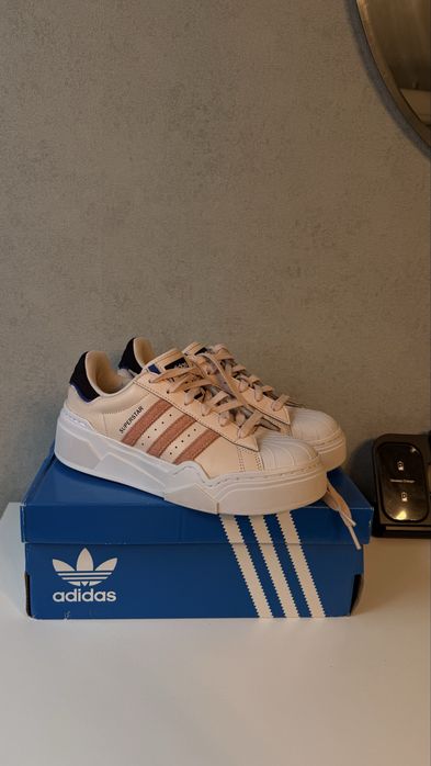кросівки adidas оригиналінал 37-37,5