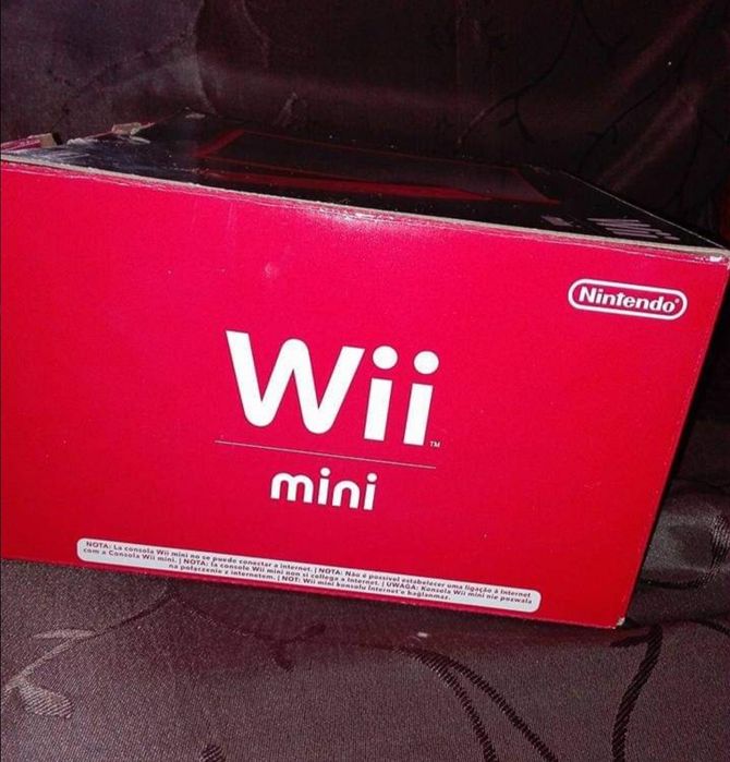 Wii Console with 2 Games and 2 Controllers64283969344642124