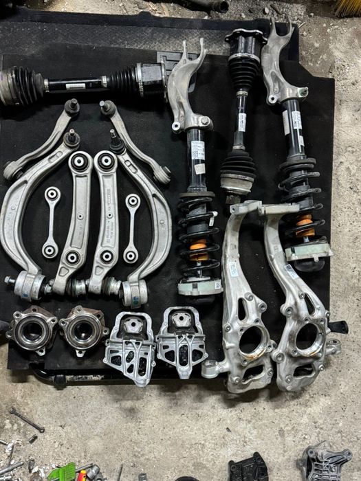 Передня підвіска Audi Q5 80a 2024