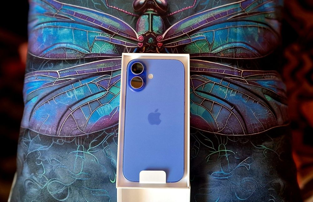 Smartfon Apple iPhone 16  256 GB Ultramaryna