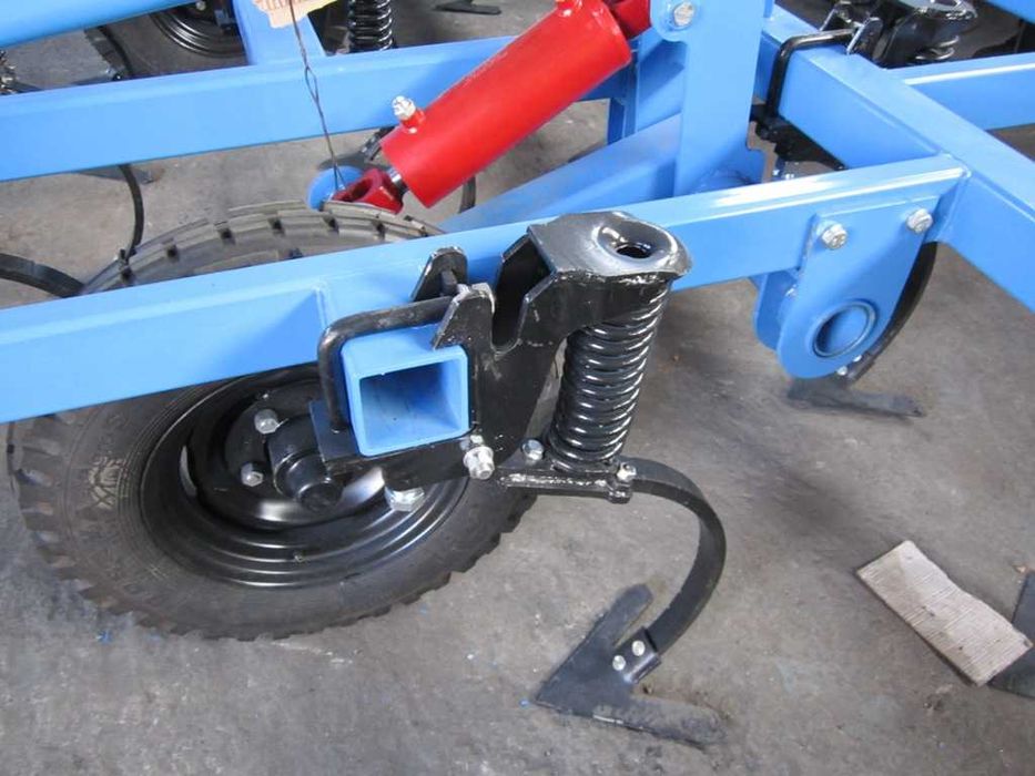 Причіпний культиватор КГШ-4 із пружинними боронами та катками