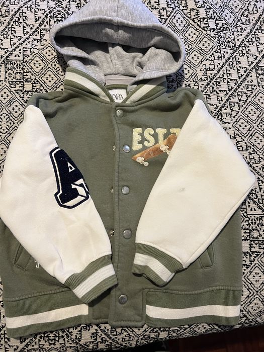 Casaco com capuz, da Zara - Tam 6/7