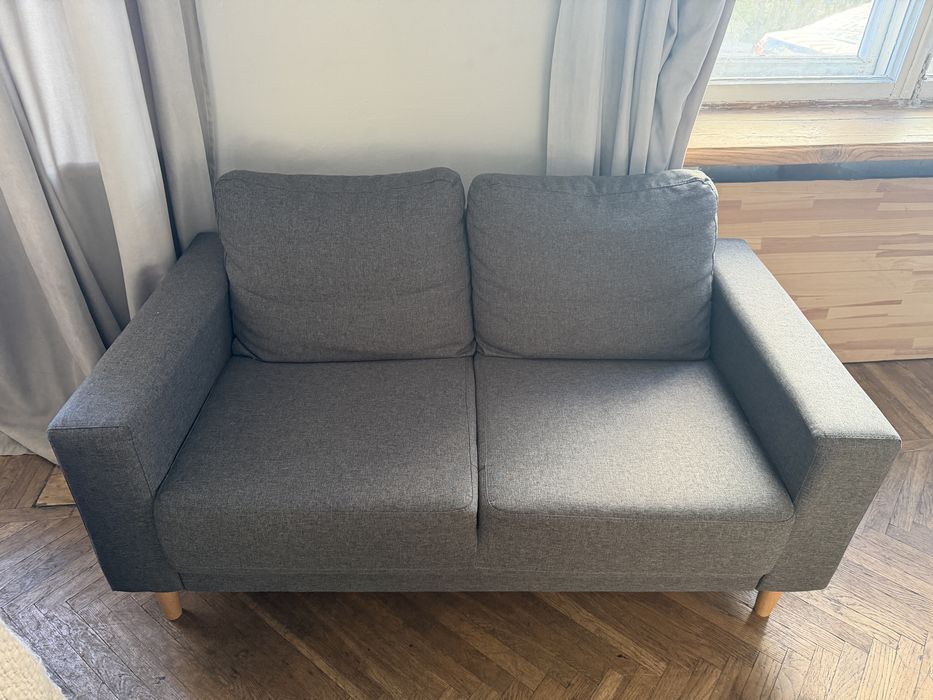 Диван Jysk 2-місний т.сірий