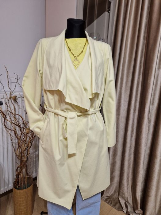 Tręcz, Plaszczyk wiosenny bananowy