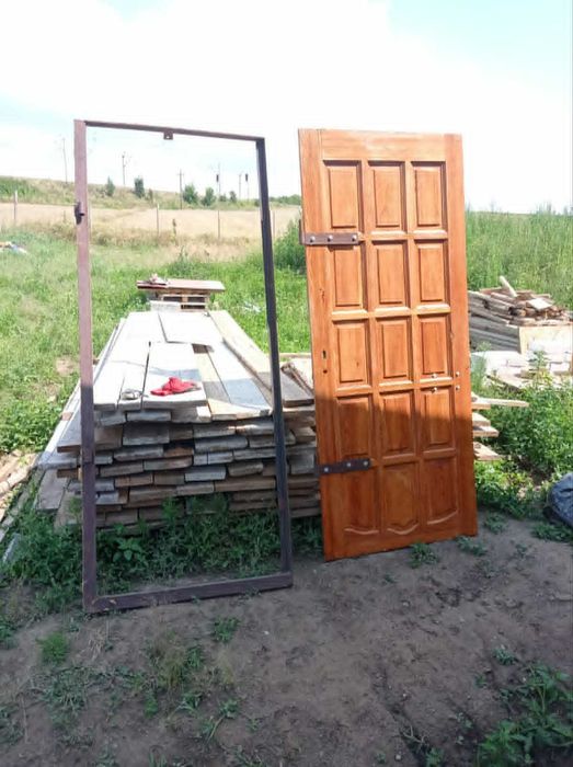 Drzwi zewnetrzne z ościeznicą na budowę