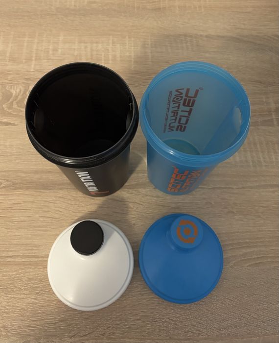 Shaker 700 ml czarny i niebieski  - używane , szczelne