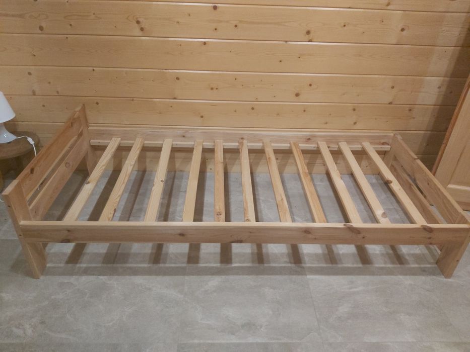 Sosnowe łóżko 90×200