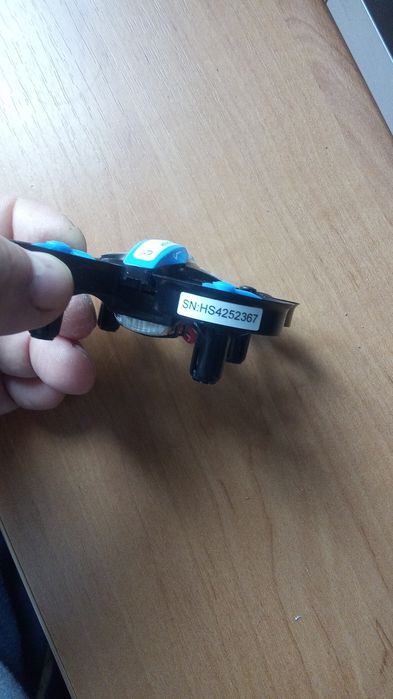 Mini dron dla młodzieży.