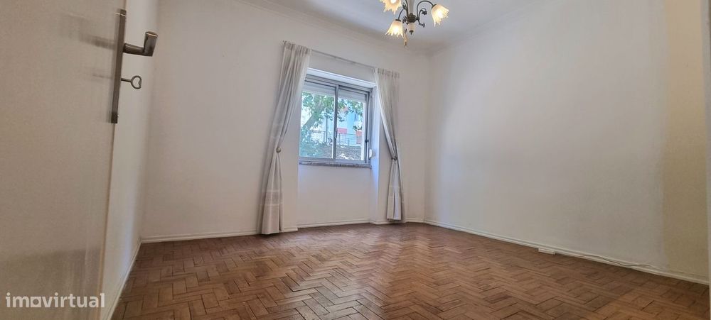 Apartamento T2 (3 Assoalhadas) Localizado na Ameixoeira, Lisboa