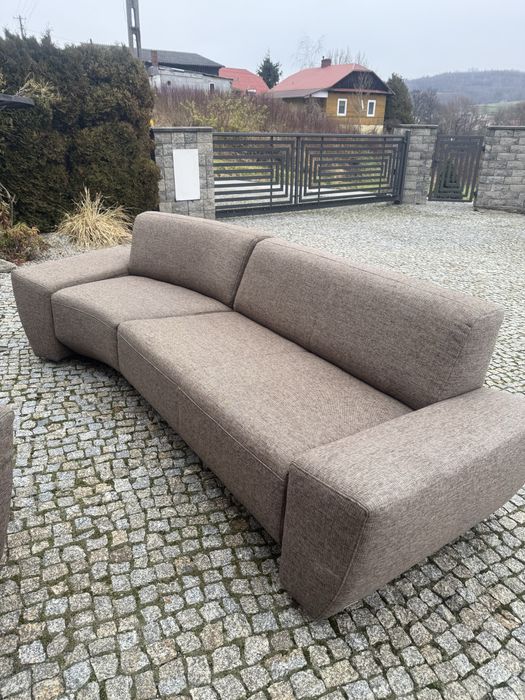 Zestaw wypoczynkowy deóch kanap renomowanej niemieckiej firmy.