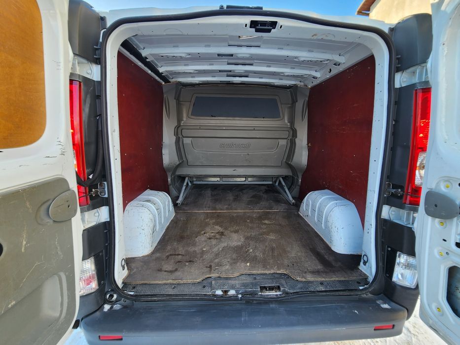 Опель Віваро 2011 рік, 2,0 дизель, 84 квт.Оригінальний вантажо-пасажир