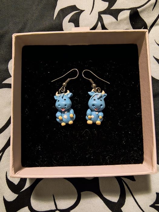 Śmieszne kolczyki krówki