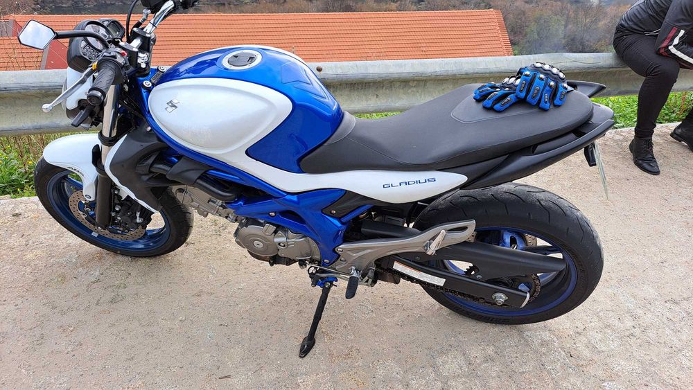 vendo moto Suzuki Gladius SFV650