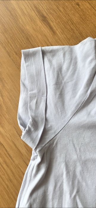 Damski T-shirt w lawendowym kolorze z krótkim rękawem – casualowy styl