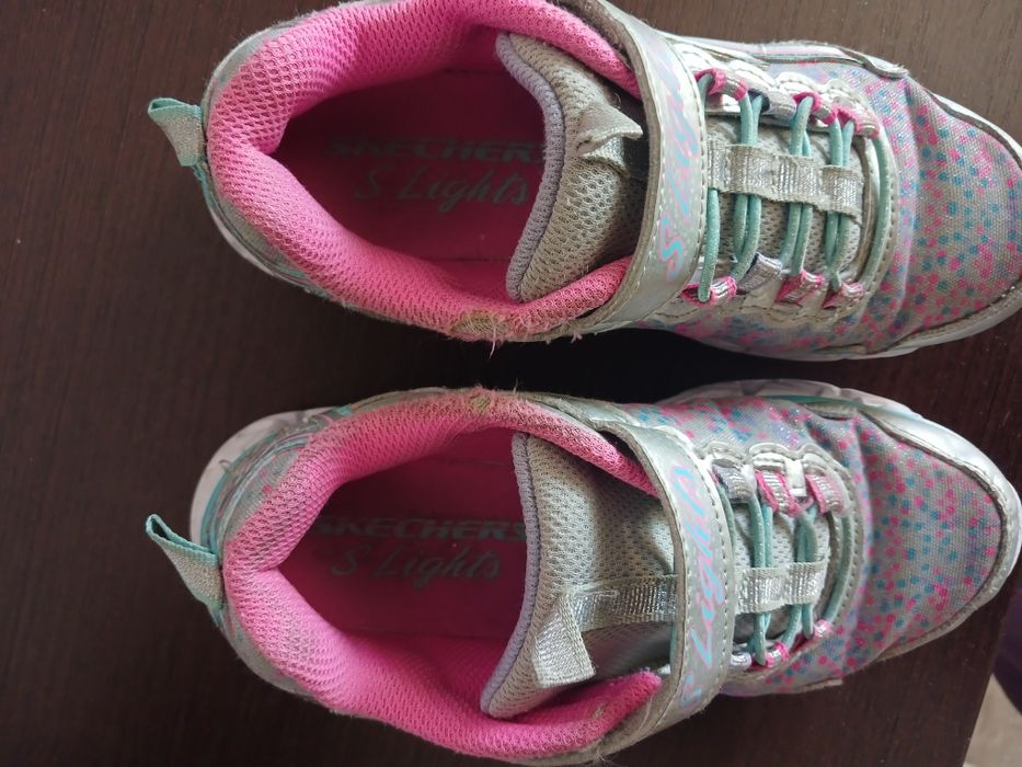 Skechers 32 світяться