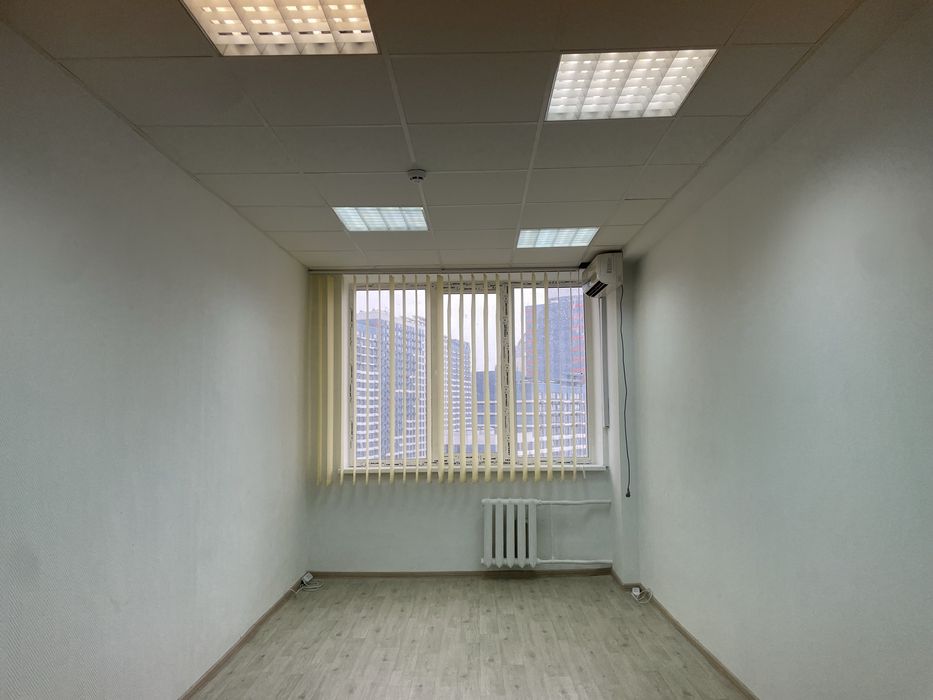 Здам офіс 17 м2, бізнес центр біля метро Лівобережна,вул. Сверстюка 19