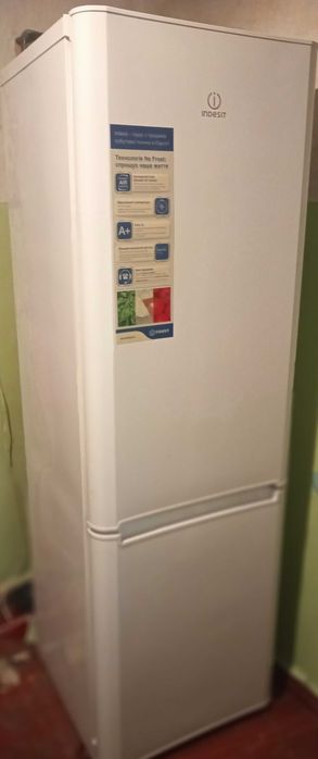Продам холодильник Indesit, робочий