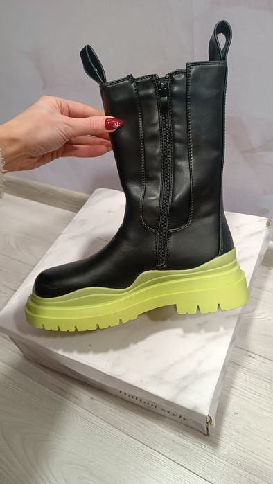 Czarne ocieplane kozaki 38 nowe