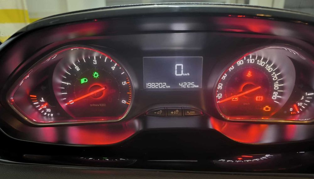 Peugeot 208 1.4 HDI AC 5lugares