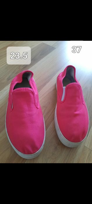 Buty na wyższej podeszwie